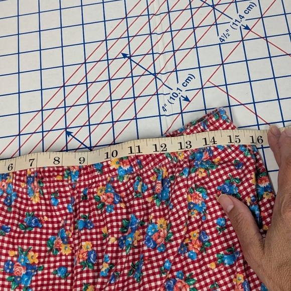 Dividends Soft Red And White Checkered Floral Maternity Shorts - Picture 5 of 11